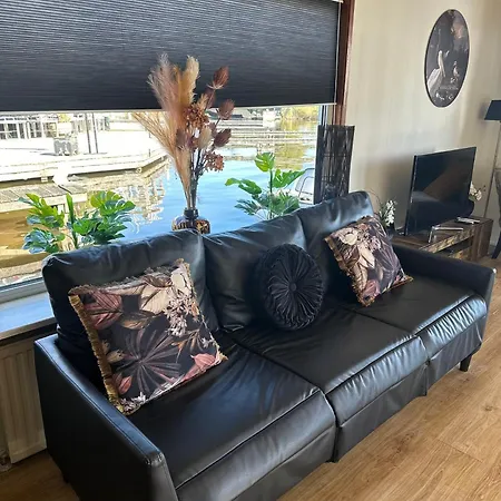 Woonboot De Witte Loosdrechtse Plassen