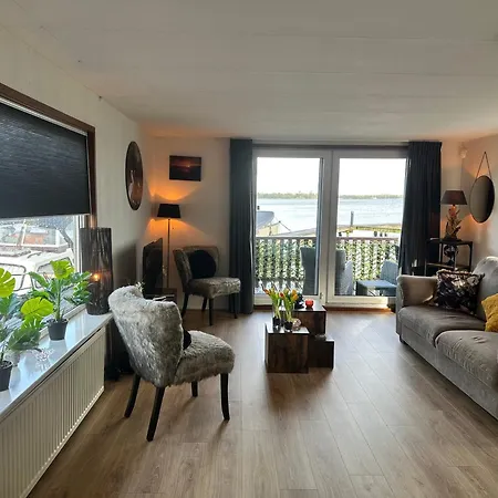 Woonboot De Witte Loosdrechtse Plassen Hotel en barco Loosdrecht