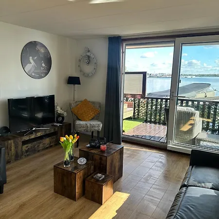 Hotel en barco Woonboot De Witte Loosdrechtse Plassen