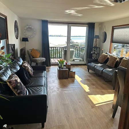 Woonboot De Witte Loosdrechtse Plassen Loosdrecht