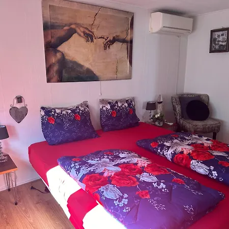 Woonboot De Witte Loosdrechtse Plassen * Loosdrecht