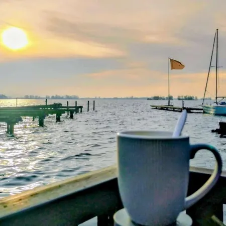Woonboot De Witte Loosdrechtse Plassen