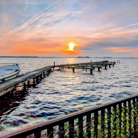 Woonboot De Witte Loosdrechtse Plassen Ботель