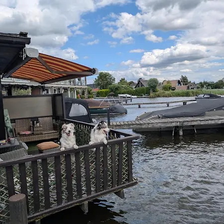 Woonboot De Witte Loosdrechtse Plassen Botel