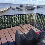 Woonboot De Witte Loosdrechtse Plassen * Loosdrecht