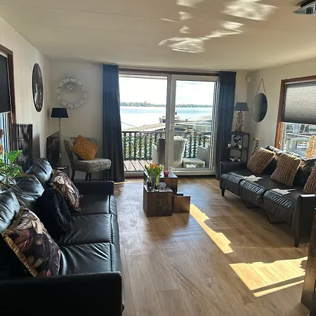 Woonboot De Witte Loosdrechtse Plassen Botel Loosdrecht